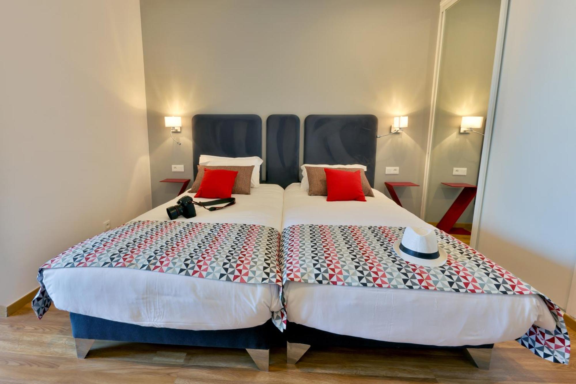 Hotel Mediterranee Calvi  Exterior photo