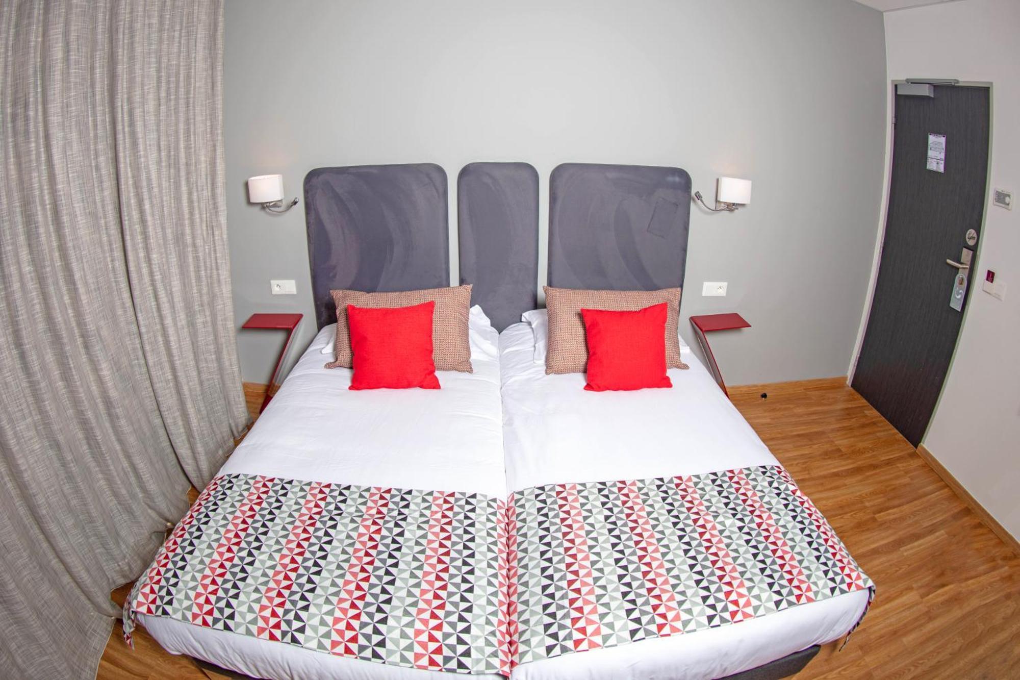 Hotel Mediterranee Calvi  Exterior photo