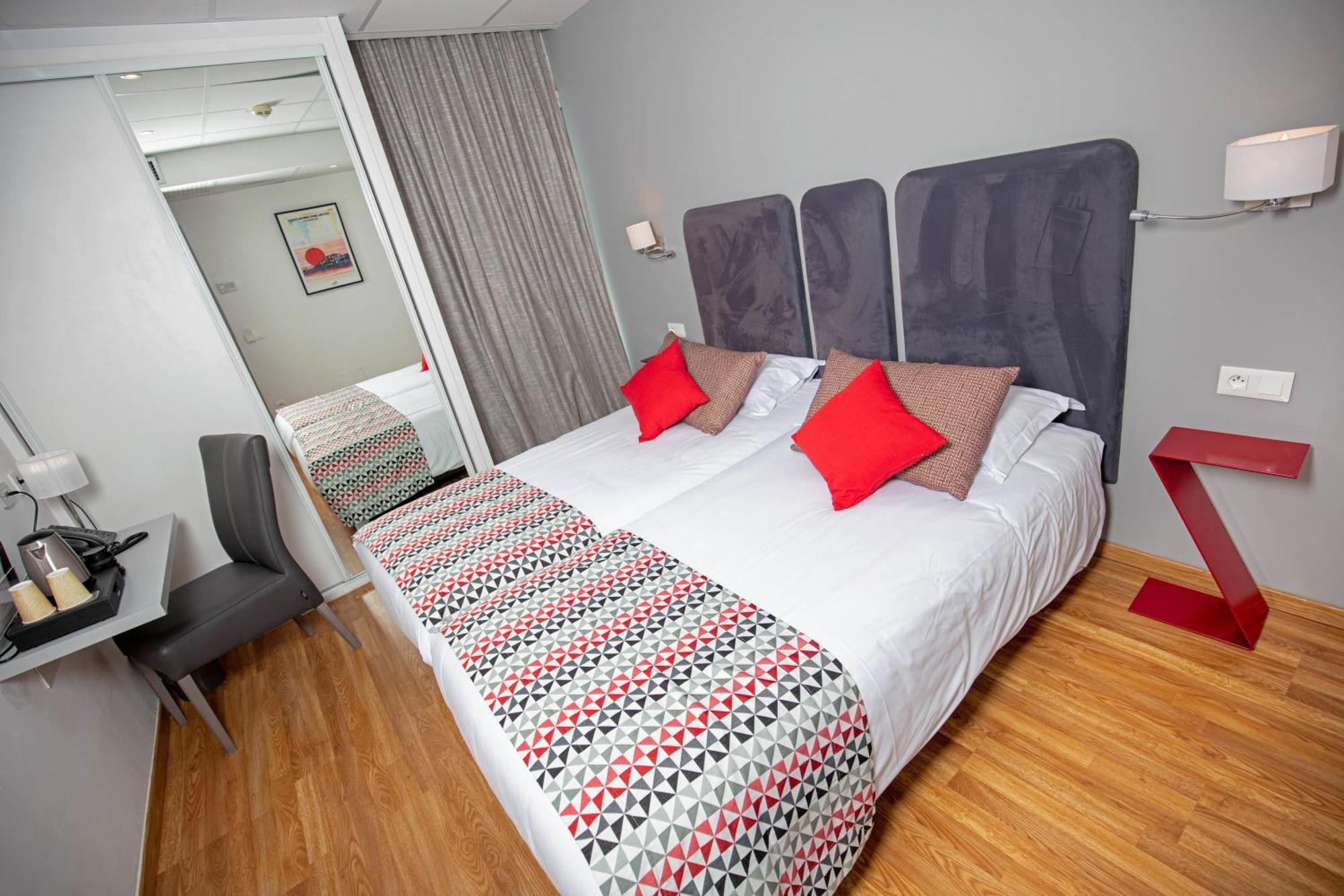 Hotel Mediterranee Calvi  Exterior photo