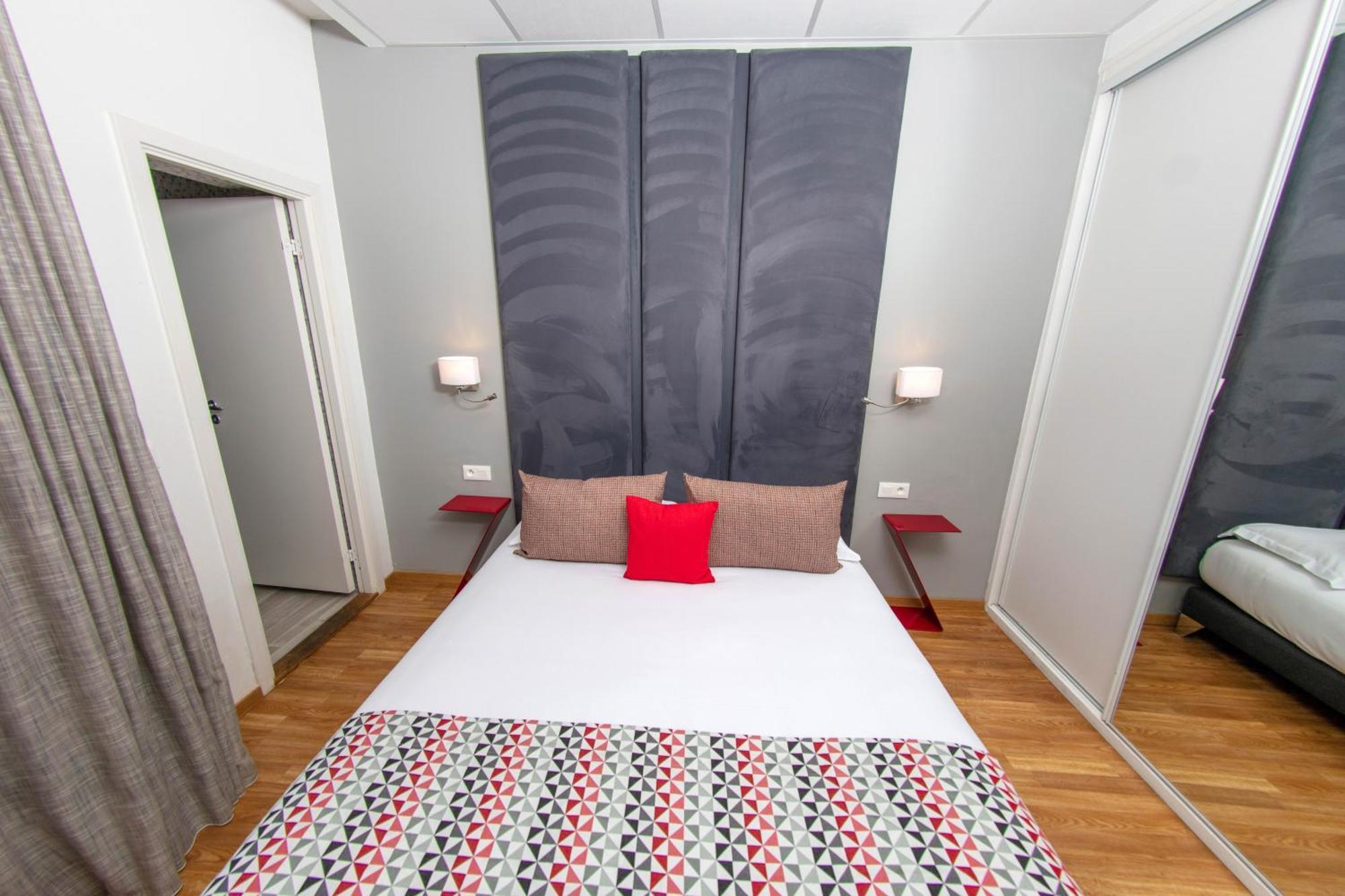 Hotel Mediterranee Calvi  Exterior photo