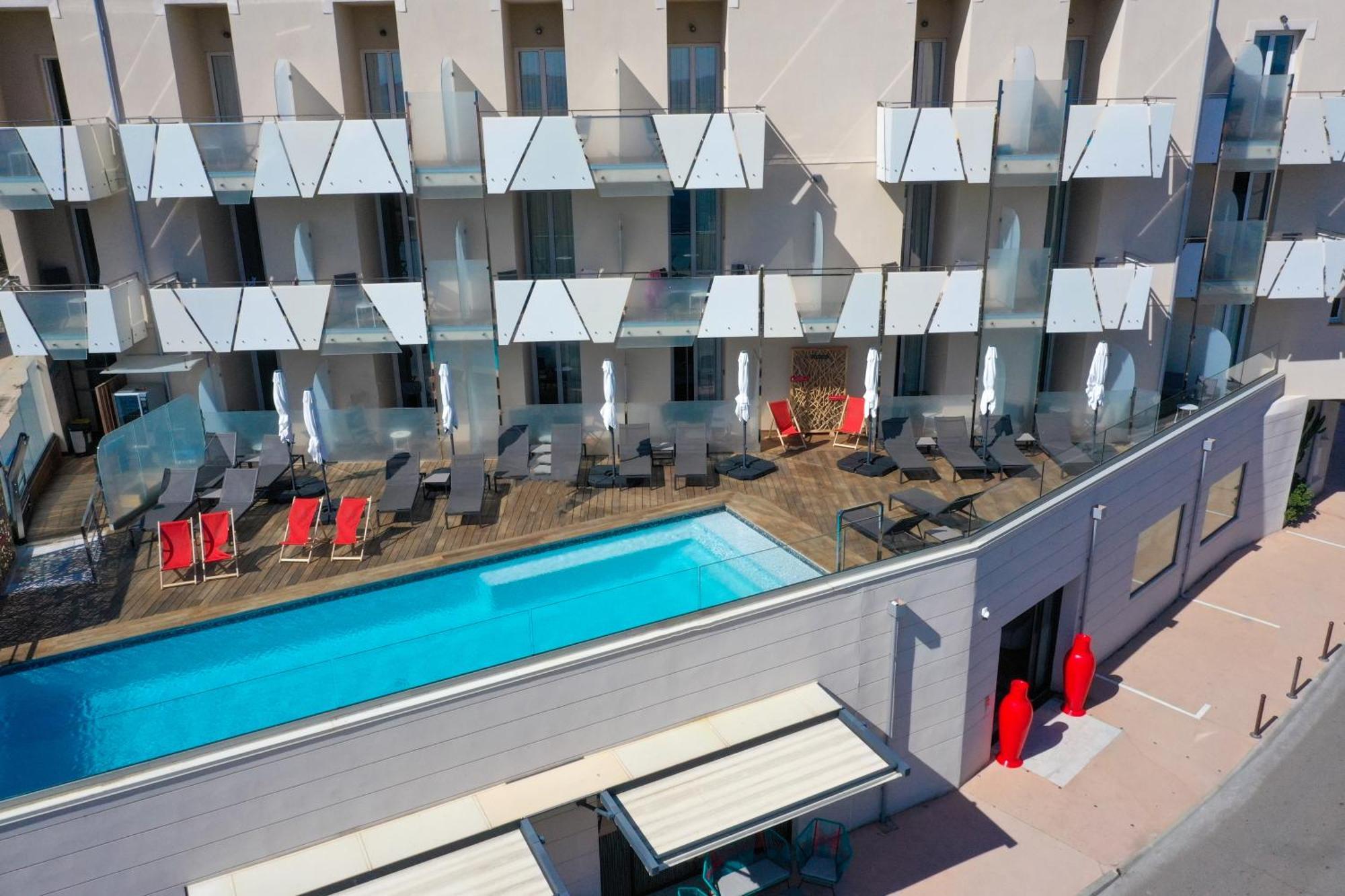 Hotel Mediterranee Calvi  Exterior photo