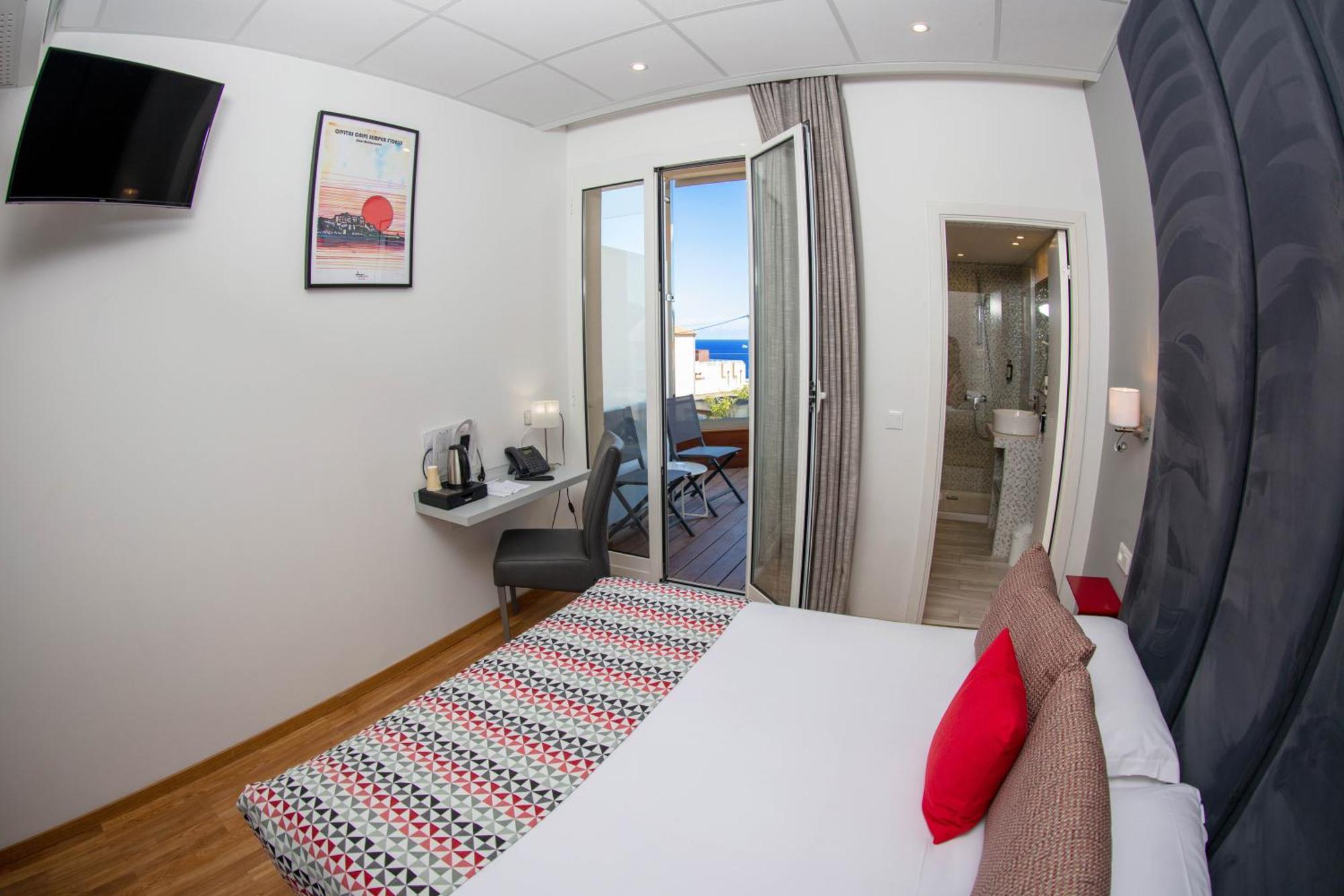 Hotel Mediterranee Calvi  Exterior photo