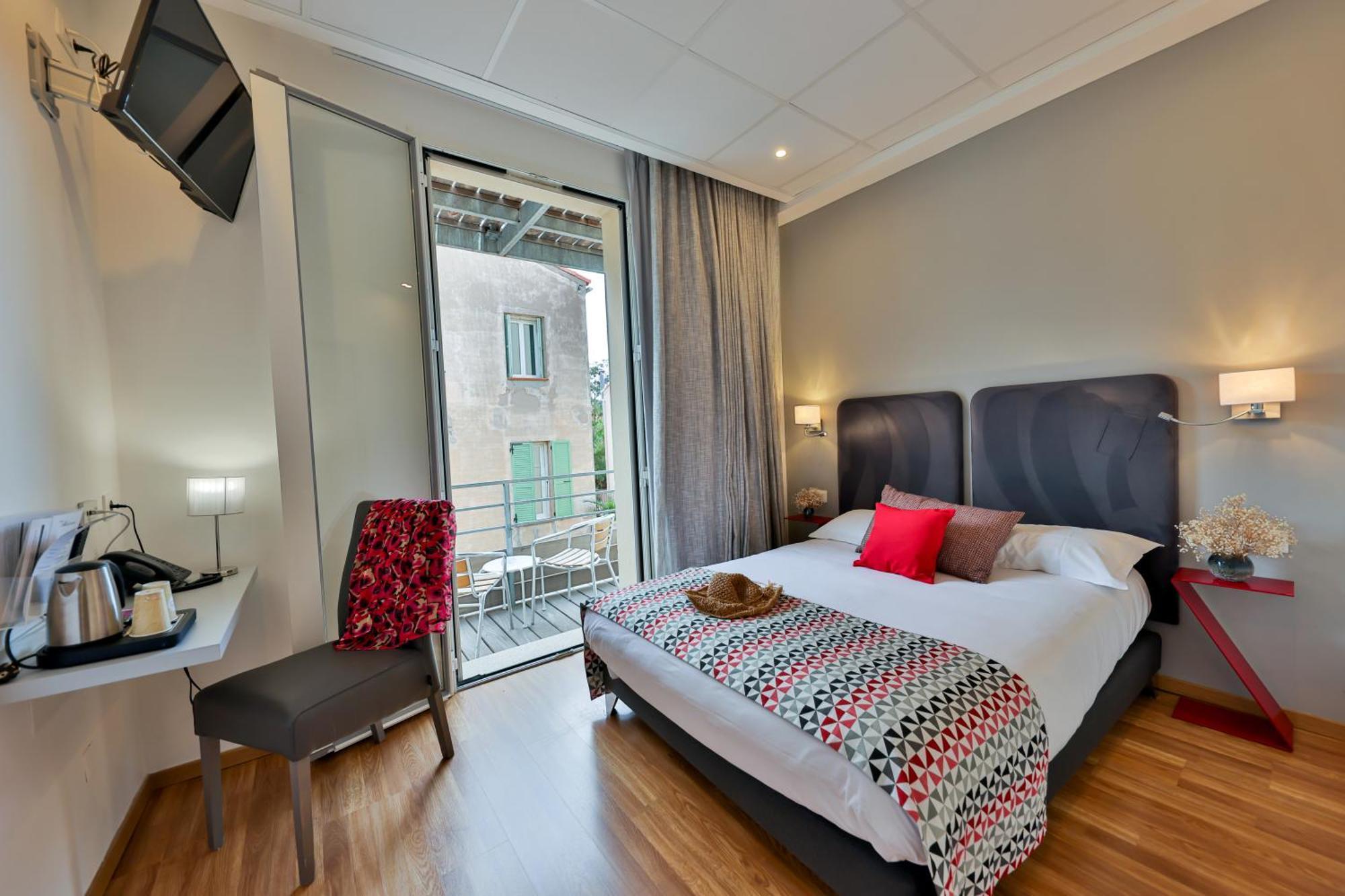 Hotel Mediterranee Calvi  Exterior photo