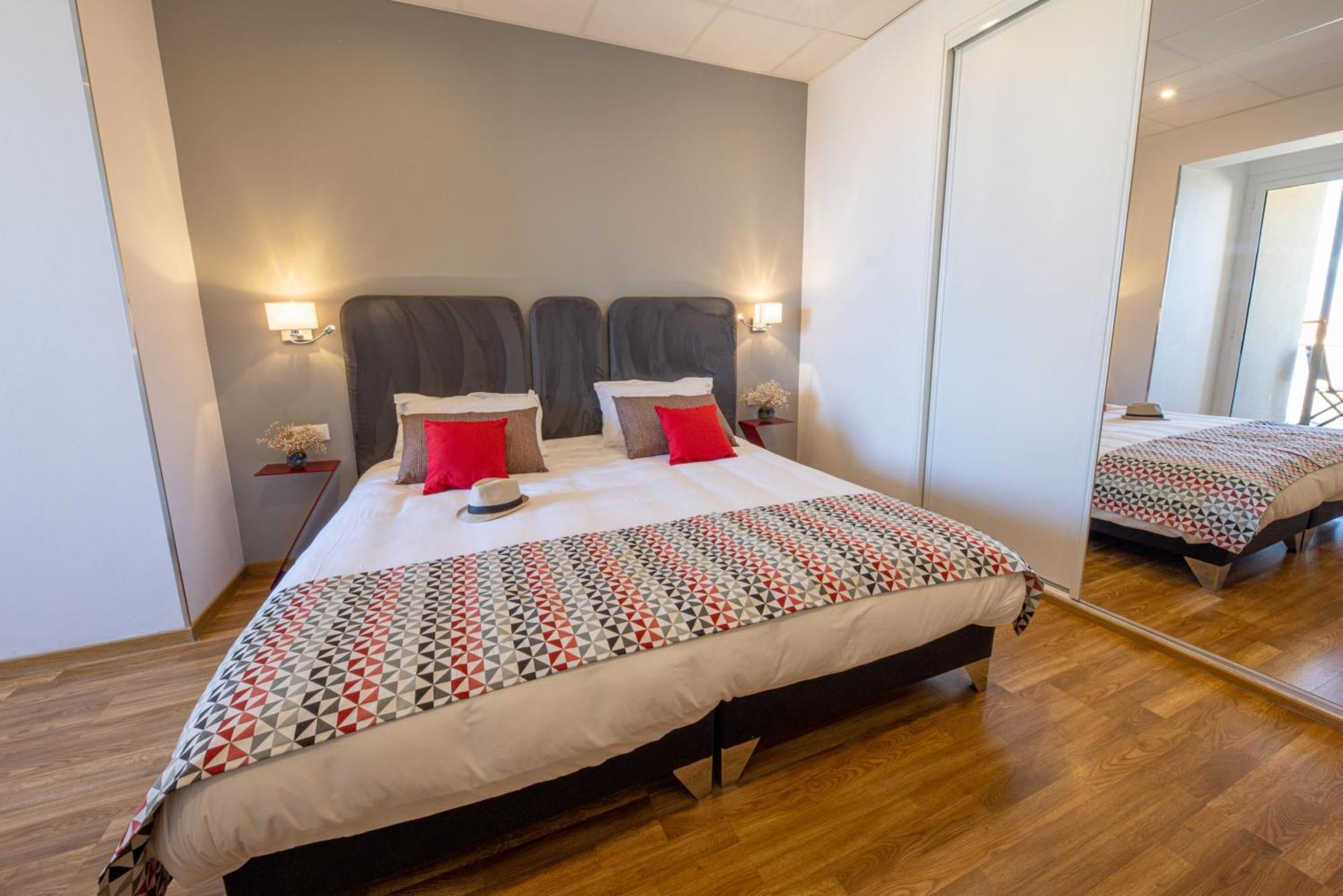 Hotel Mediterranee Calvi  Exterior photo