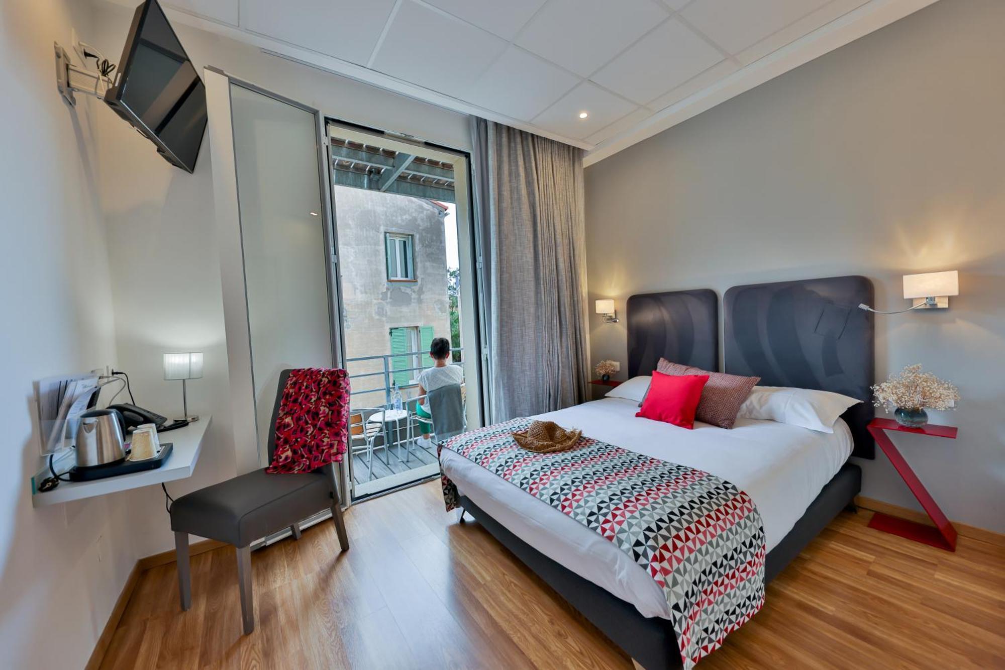 Hotel Mediterranee Calvi  Exterior photo