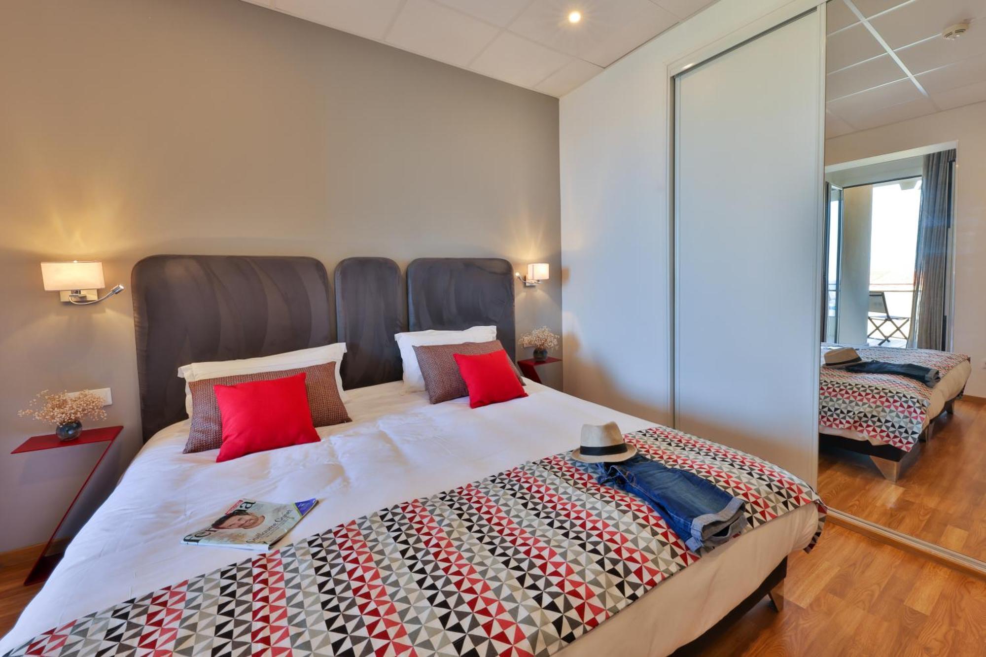 Hotel Mediterranee Calvi  Exterior photo