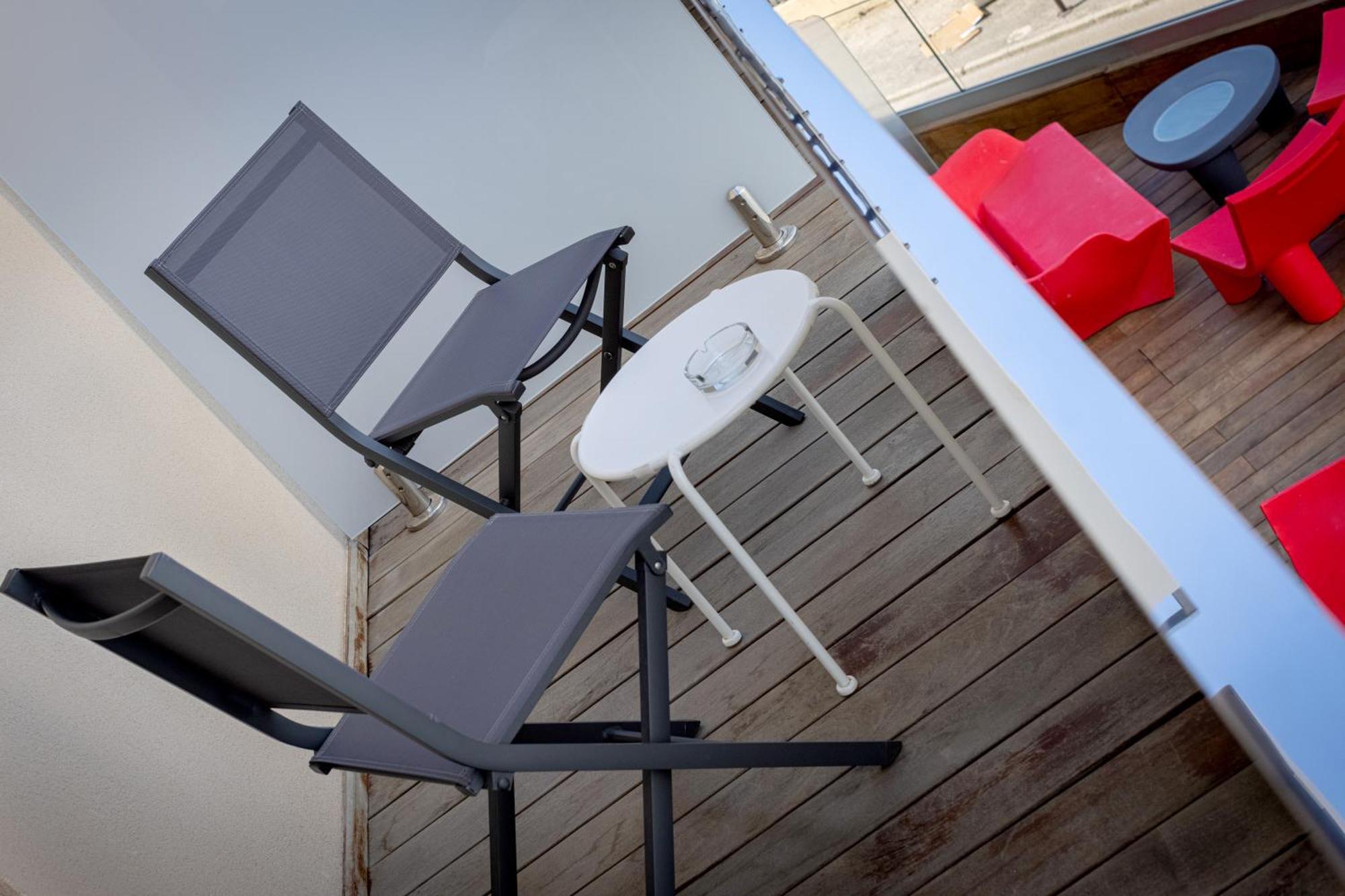 Hotel Mediterranee Calvi  Exterior photo
